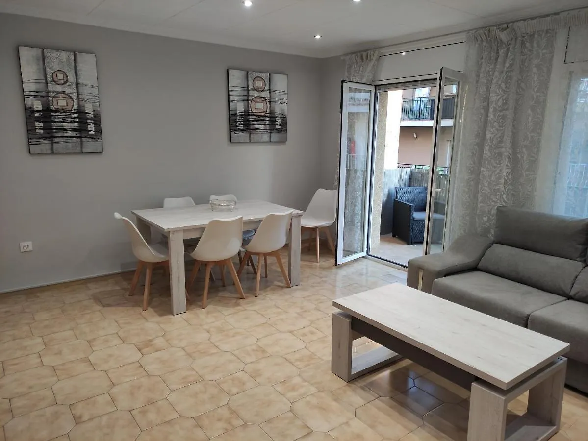 Piso De 4 Habitaciones En El Centro De Roses Apartman