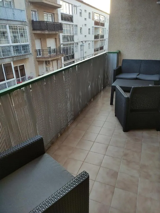 Apartamento Piso De 4 Habitaciones En El Centro De Roses