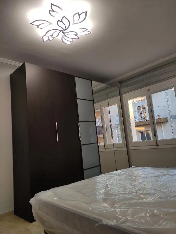 Piso De 4 Habitaciones En El Centro De Roses