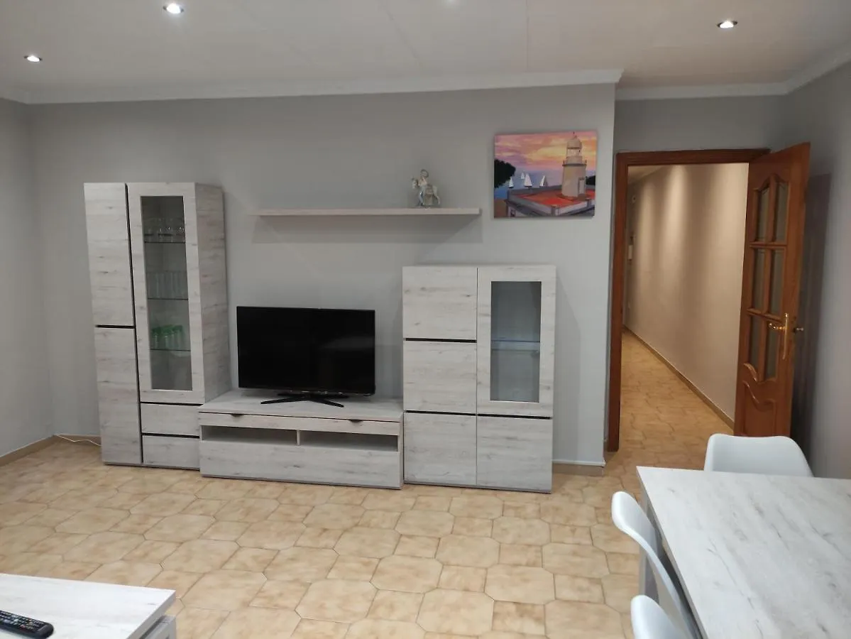 Piso De 4 Habitaciones En El Centro De Roses Apartamento