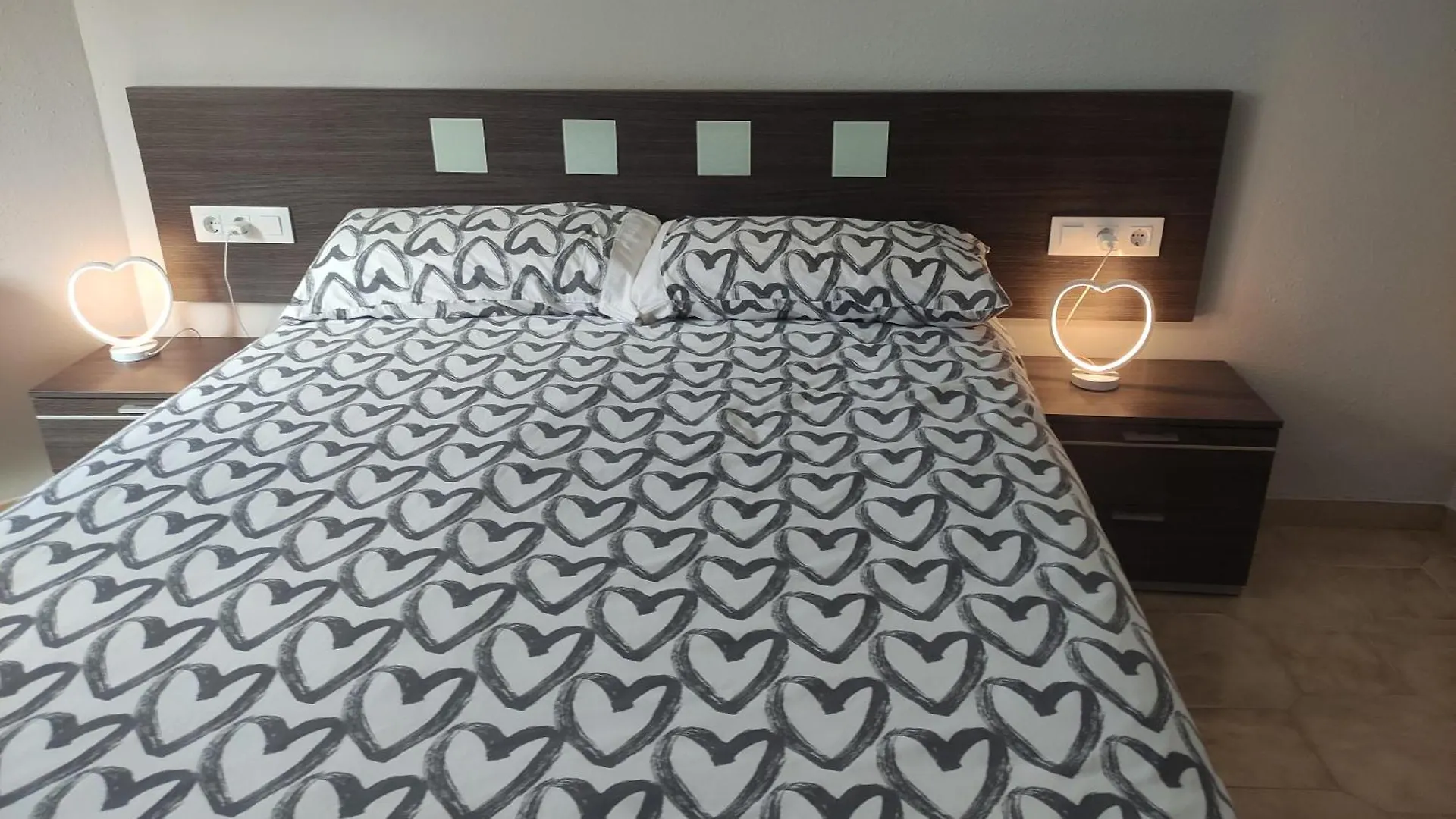 Apartamento Piso De 4 Habitaciones En El Centro De Roses